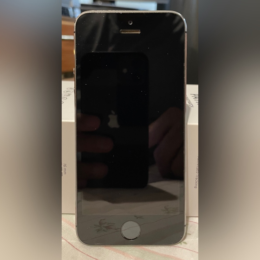 Apple iPhone 5S Model: A1533
Color: Grey, NO WORK for PARTS ONLY